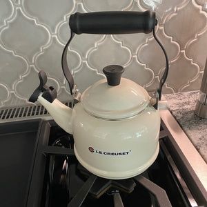 Le Creuset Cream Tea Pot - Brand New